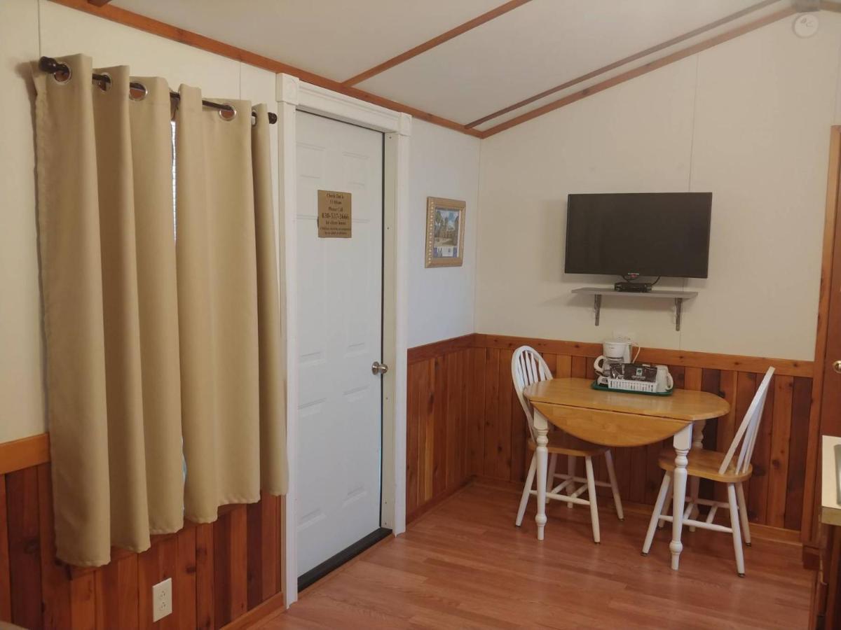 Top Of The Hill Rv Resort & Cabins Waring Exterior foto